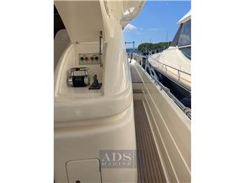 Ferretti 681