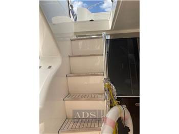 Ferretti 681