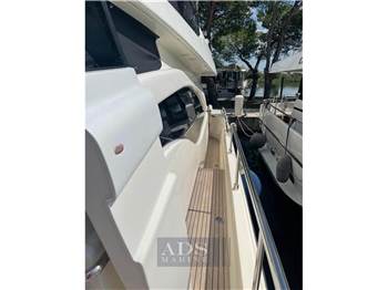 Ferretti 681