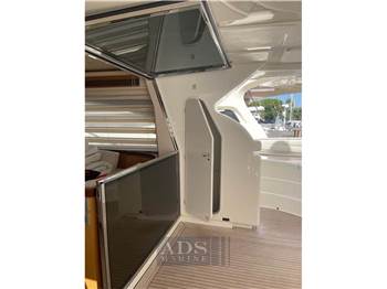 Ferretti 681