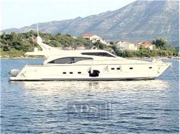 Ferretti 681