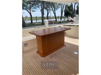 Ferretti 681
