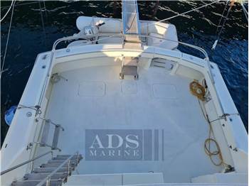 Hatteras 52