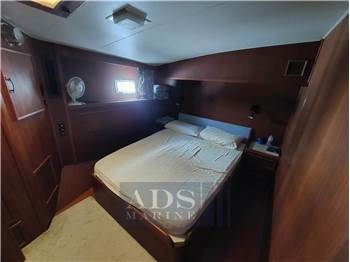 Hatteras 52