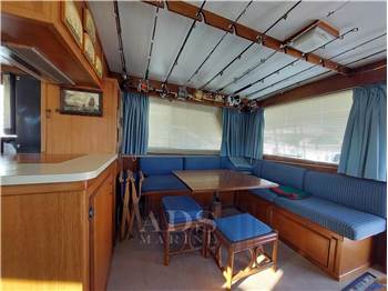 Hatteras 52