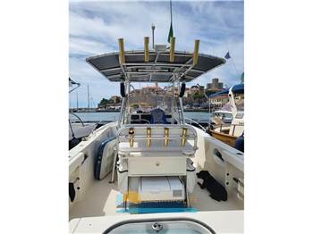 Pursuit 2670 Cuddy Center Console