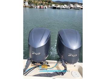 Pursuit 2670 Cuddy Center Console