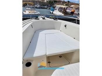 Pursuit 2670 Cuddy Center Console