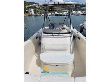 Pursuit 2670 Cuddy Center Console