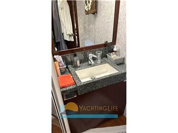 Princess Yachts V 65