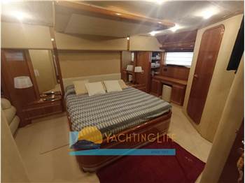 Ferretti Yachts FERRETTI 810