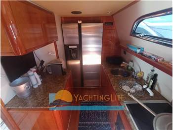 Ferretti Yachts FERRETTI 810