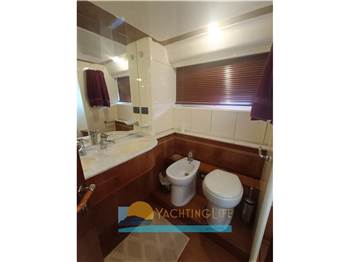 Ferretti Yachts FERRETTI 810