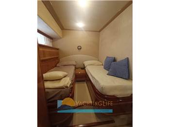 Ferretti Yachts FERRETTI 810