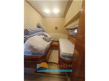 Ferretti Yachts FERRETTI 810