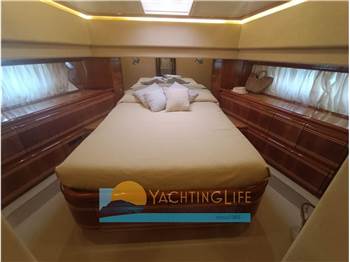 Ferretti Yachts FERRETTI 810