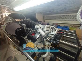 Ferretti Yachts FERRETTI 810