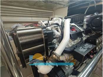 Ferretti Yachts FERRETTI 810