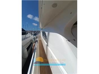 Ferretti Yachts FERRETTI 810