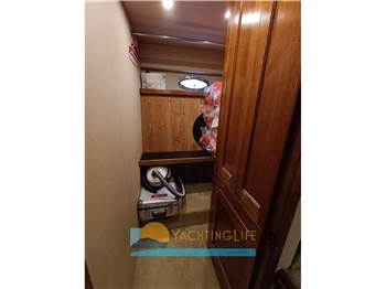 Cruisers Yachts 5470 Express