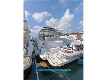 Cruisers Yachts 5470 Express