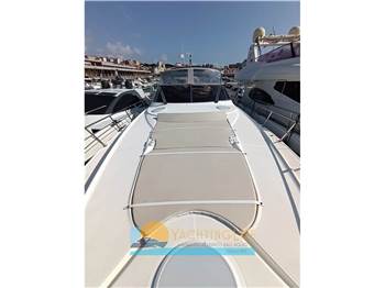 Cruisers Yachts 5470 Express