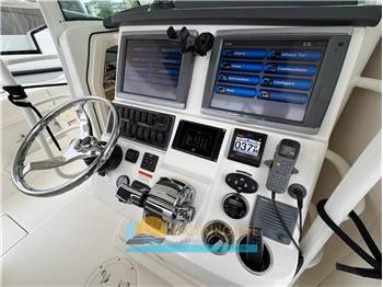 Boston Whaler 370 Outrage