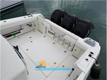 Boston Whaler 370 Outrage