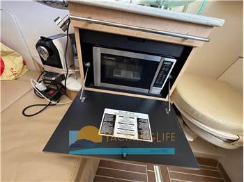 Boston Whaler 370 Outrage