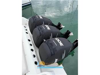 Boston Whaler 370 Outrage