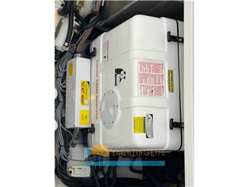 Boston Whaler 370 Outrage