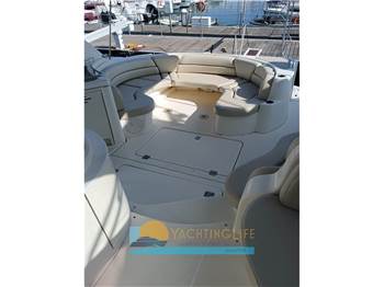 Cruisers Yachts 5470 Express