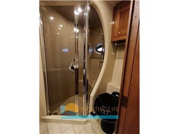 Cruisers Yachts 5470 Express