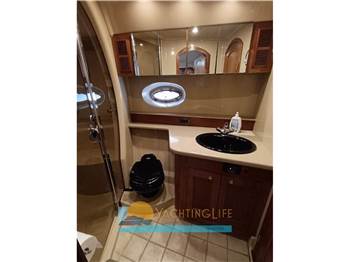 Cruisers Yachts 5470 Express