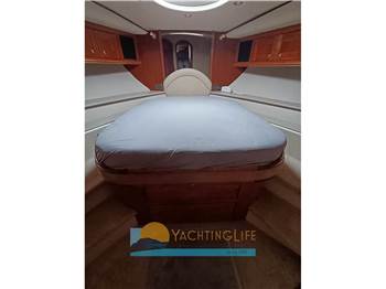 Cruisers Yachts 5470 Express