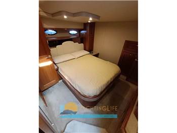 Cruisers Yachts 5470 Express