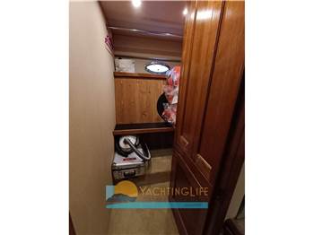 Cruisers Yachts 5470 Express