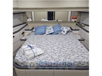 FERRETI 70 FLY