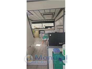 FERRETI 70 FLY