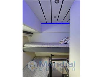 FERRETI 70 FLY