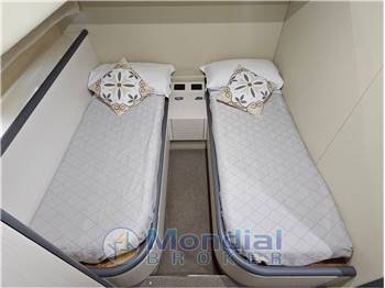 FERRETI 70 FLY