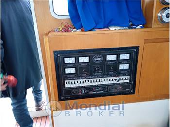 CANTIERI NAVALI DEL TIRRENO CAYMAN 30 FLY