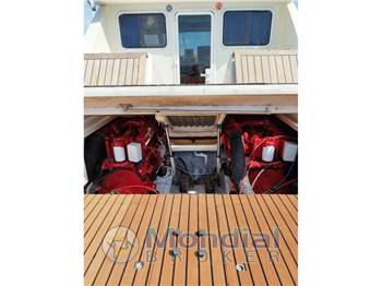 CANTIERI NAVALI DEL TIRRENO CAYMAN 30 FLY