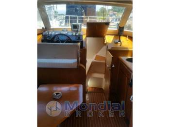 CANTIERI NAVALI DEL TIRRENO CAYMAN 30 FLY