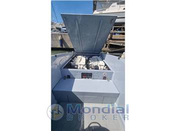BUZZI 31' OPEN