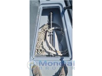BUZZI 31' OPEN