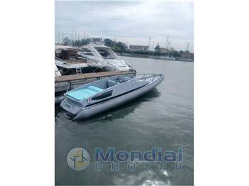 BUZZI 31' OPEN