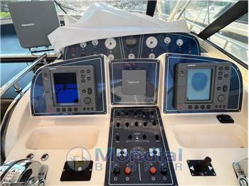 Cayman  40' Walk Around 