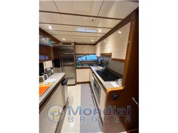 FERRETTI  CUSTOM LINE 94'