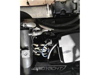 Bertram Yacht 28' SF